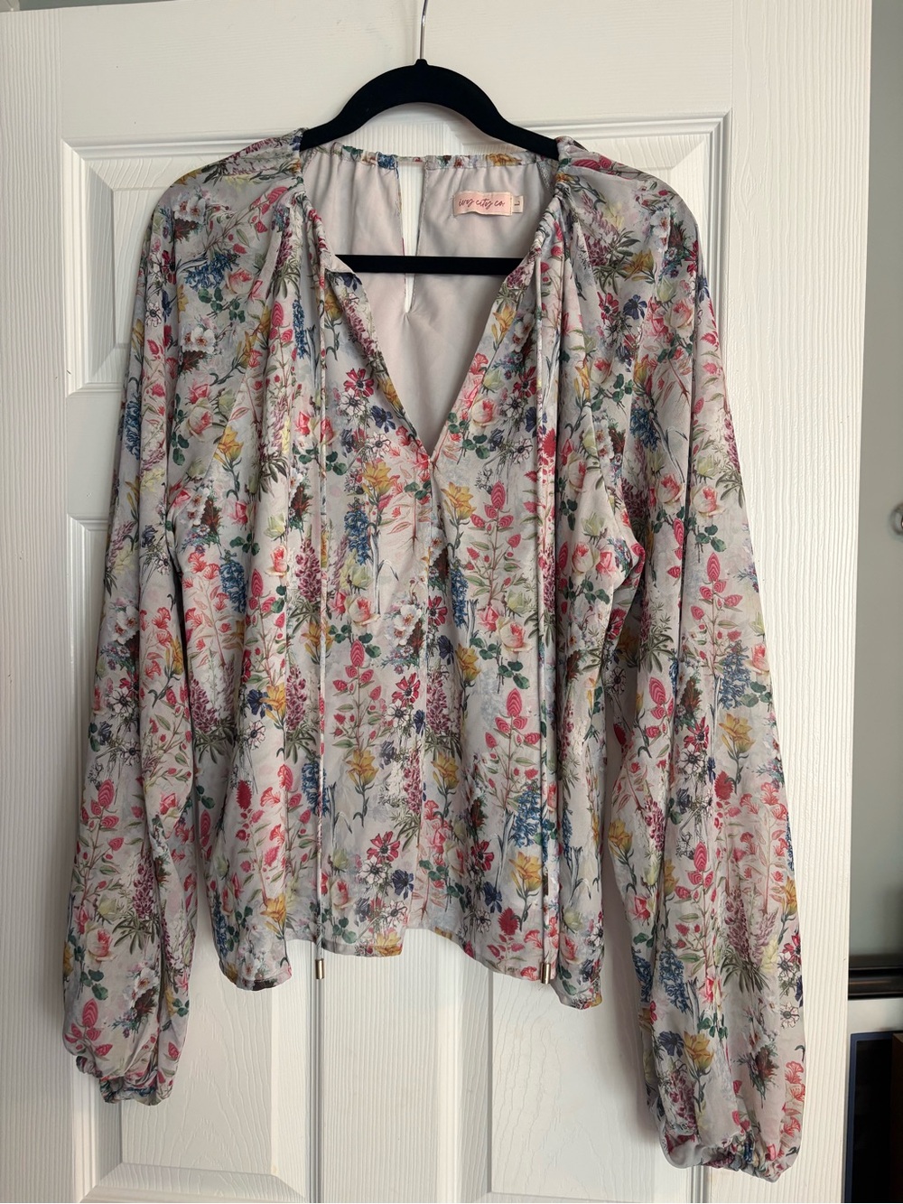 Ivy City Co: Large-  flowy sleeve peasant top. Floral